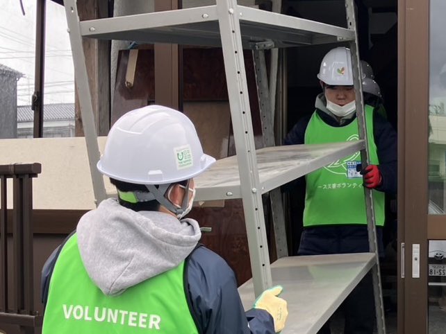 youth_fund0101's tweet image. ▼▼現地から3️⃣2️⃣▼▼
3/7(金)
6日の夕方に能登空港に集合し、7名の学生が輪島市で活動を開始しています。
1日目はお宅から荷物の運び出しを行いました。

#ユース災害ボランティア基金
#風に立つライオン基金
#BOSAIEdulab
#令和6年能登半島地震・豪雨
#大学生
#災害ボランティア
#ボラサポ