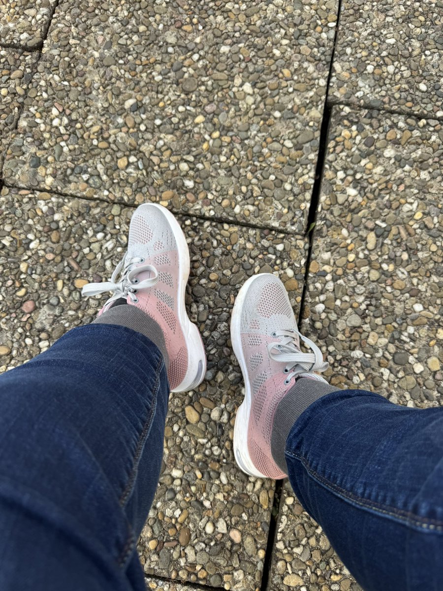 Geht doch nichts über Tage lang veredelte Söckchen 😉 für den Rest nochmal schön die Sneaker heute dran 👅 #sneaker #smellysocks #findommes #smellmyfeet #feetworshi̇p #feetfetısh