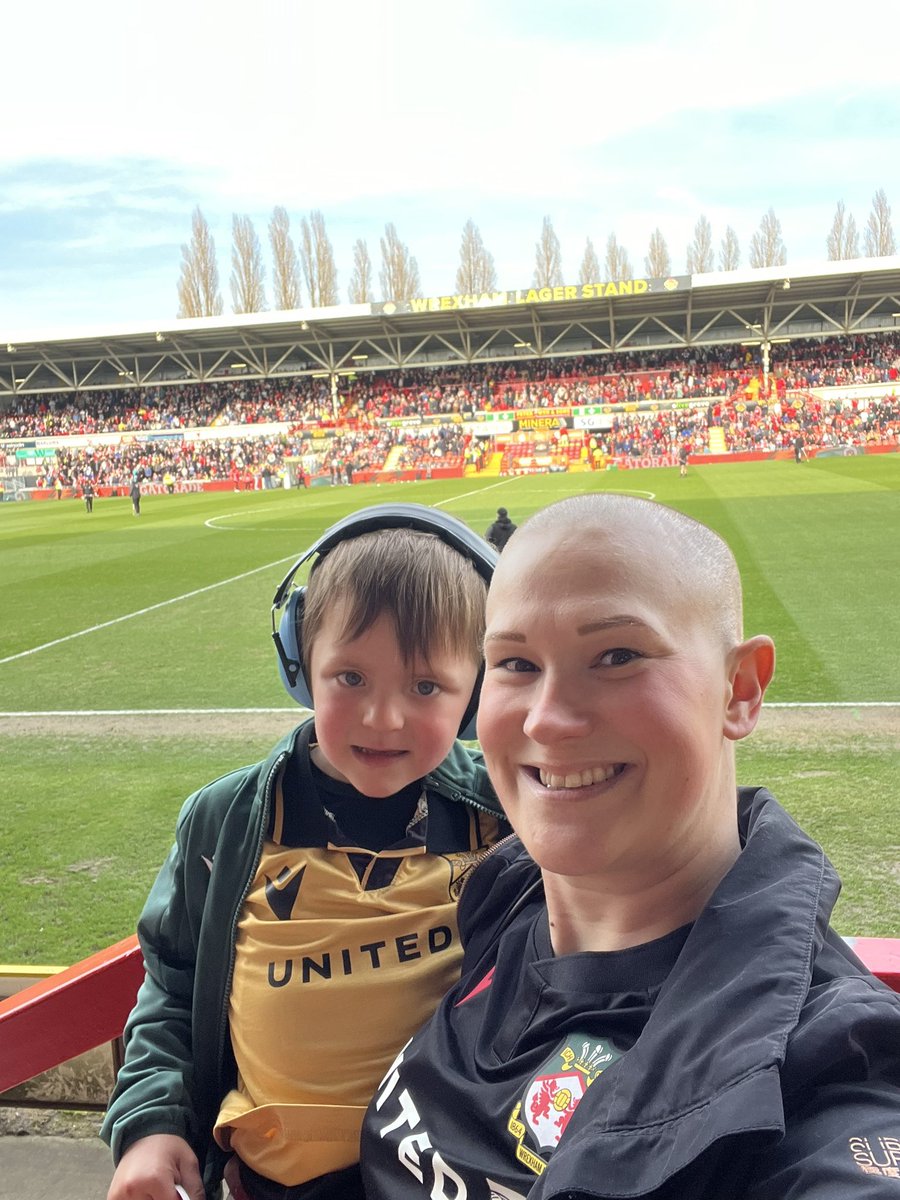 RaychullBe's tweet image. It’s been a blooming while.. but go on then 😍 @Wrexham_AFC C’mon lads ⚽️ Jaspers prediction is a 5-0 win 🤞🏼 #WrexhamAFC #WxmAFC @dubd4n @fearlessidzine @RobRyanRed @RMcElhenney @VancityReynolds