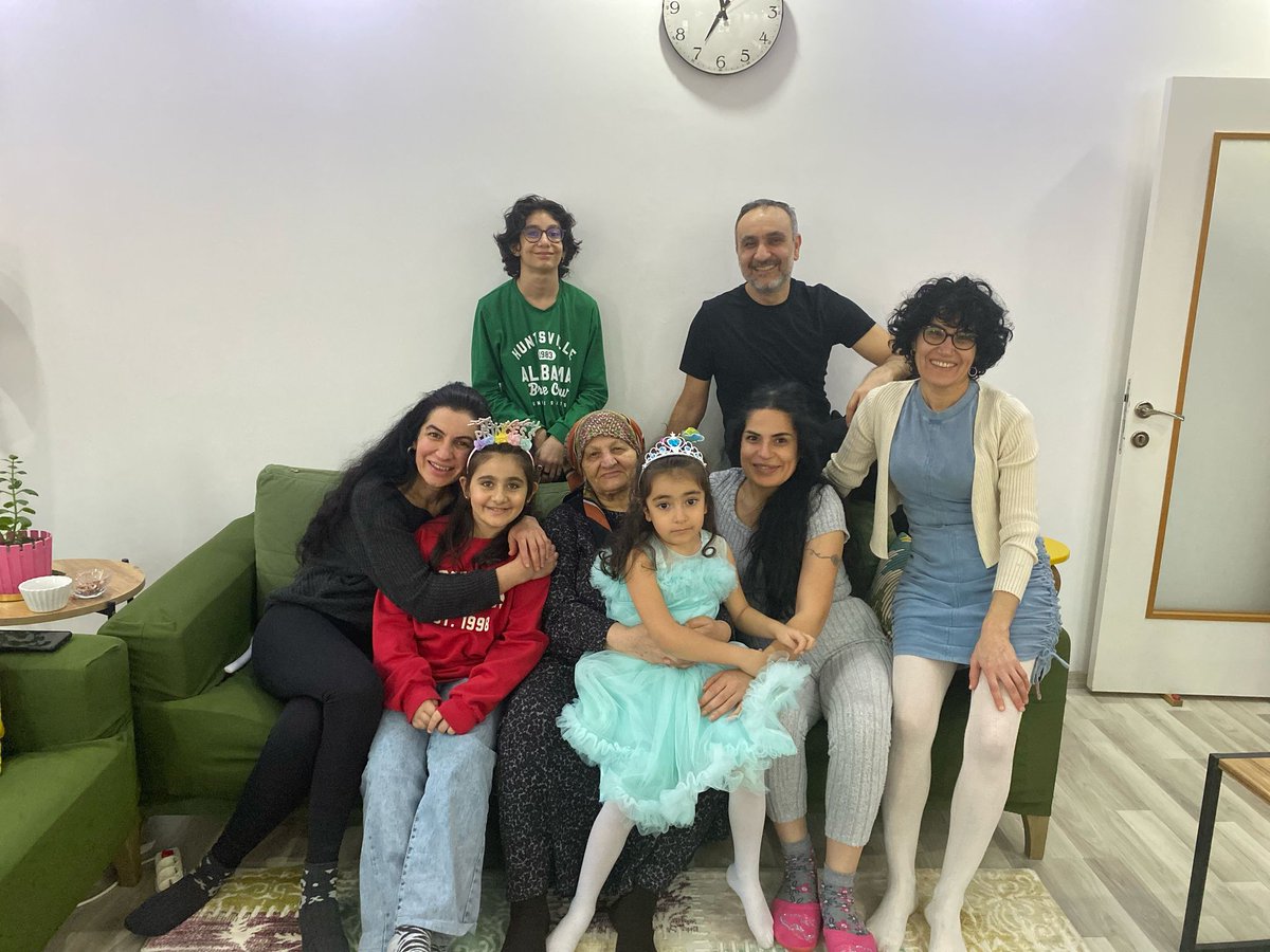 Kadınların önceliğin de 😃
Mala me mala jinane  🥰