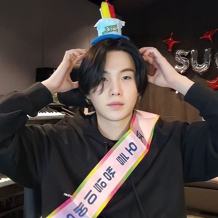 <a href="/bts_bighit/">BTS_official</a> HAPPY BIRTHDAY OUR SUGA 🎉🥺💜