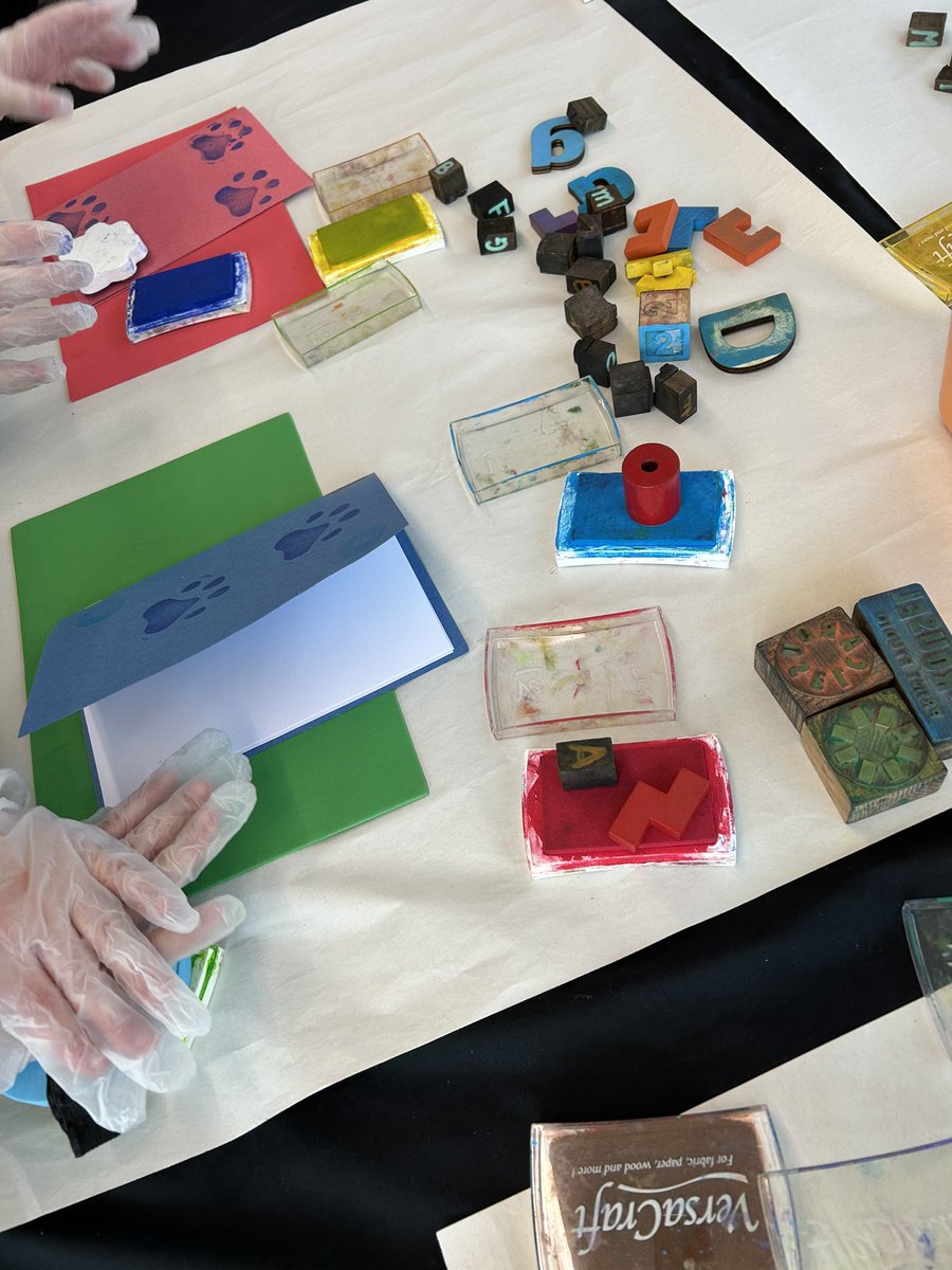 Today has been the Barnsley Book Festival finale! It’s been a mega day with beautiful poetry readings by Maria Ferguson and Carosel printmakers who have made books with families. What a way to celebrate International Women’s Day 💚