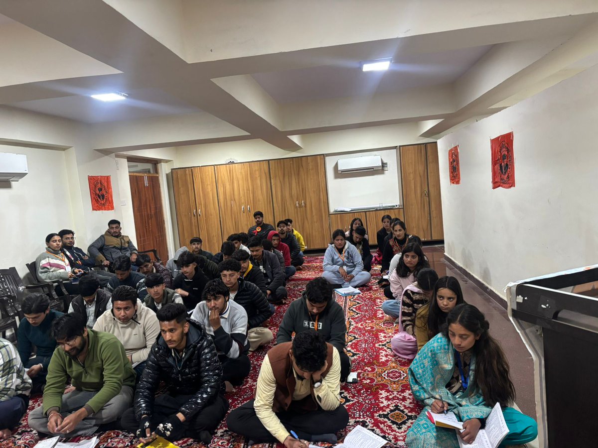 abvp4snagar's tweet photo. अ० भा० वी० प० तहसील अभ्यास वर्ग थुनाग में सत्र क्रमांक 02 सैधांतिक भूमिका का सत्र संचालन करते हुए जिला संगठन मंत्री पवन कुमार जी । https://t.co/FextHiGHSh