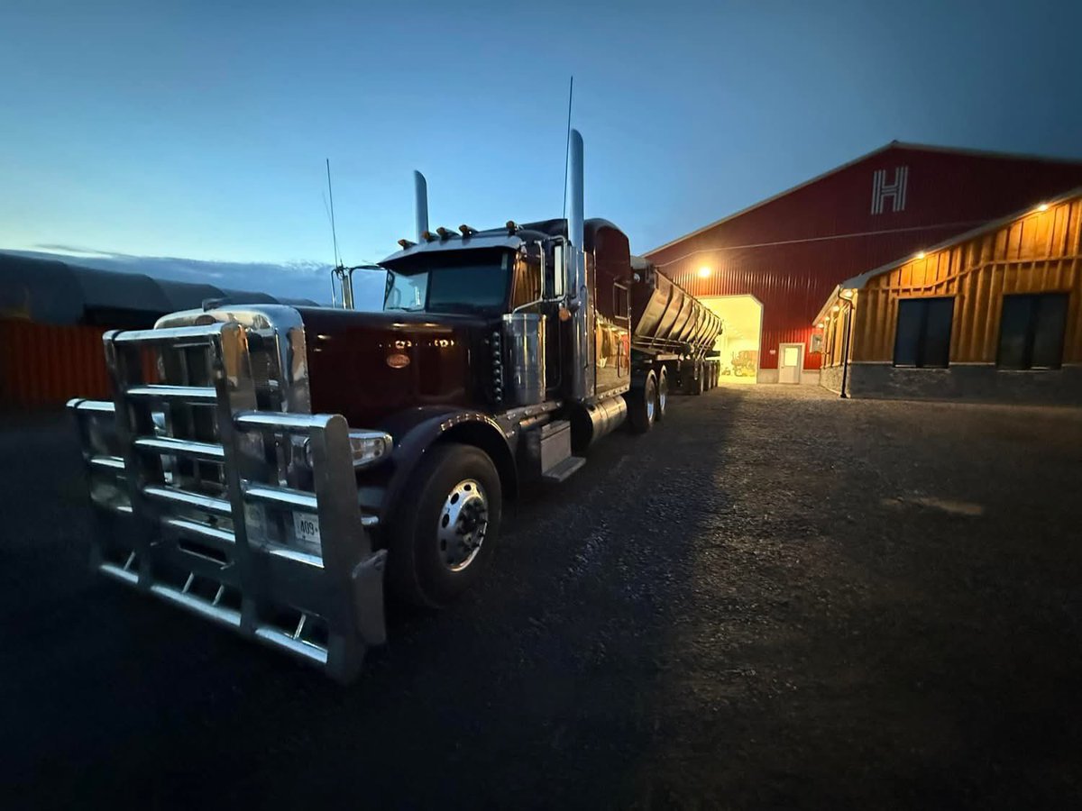 New to us #pete hitting the road for Haybury Farms 🤙🤙