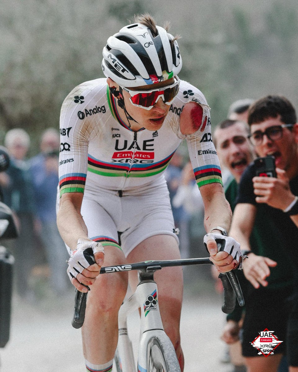 Bloodied but not buried 🌈

This is pure grinta, Tadej 💪🏻 #WeAreUAE #StradeBianche