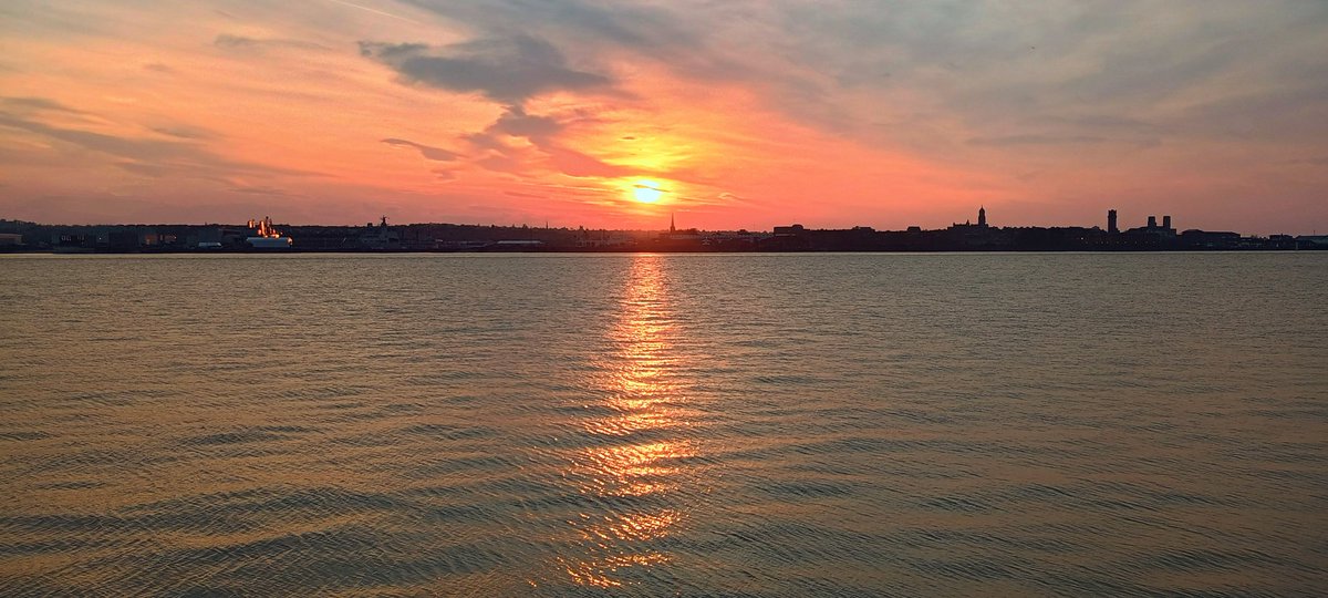 A beautiful sunrise to start the day and an even better sunset to end it. ❤️ #LoveLiverpool
