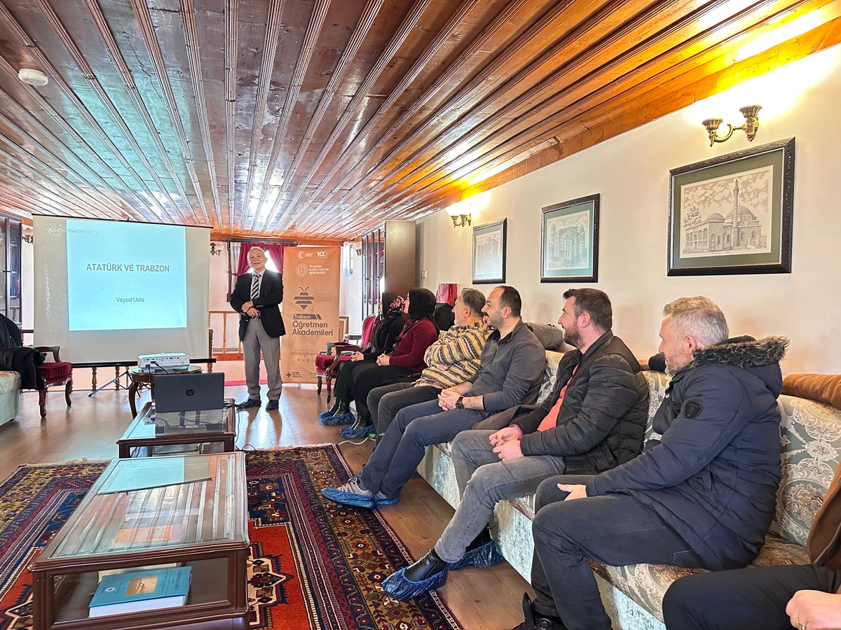 Trabzon İl Milli Eğitim Müdürlüğü Öğretmen Akademileri  Kapsamında Öğr.Gör. Veysel USTA tarafından "Atatürk ve Trabzon " konulu eğitim gerçekleştirildi.