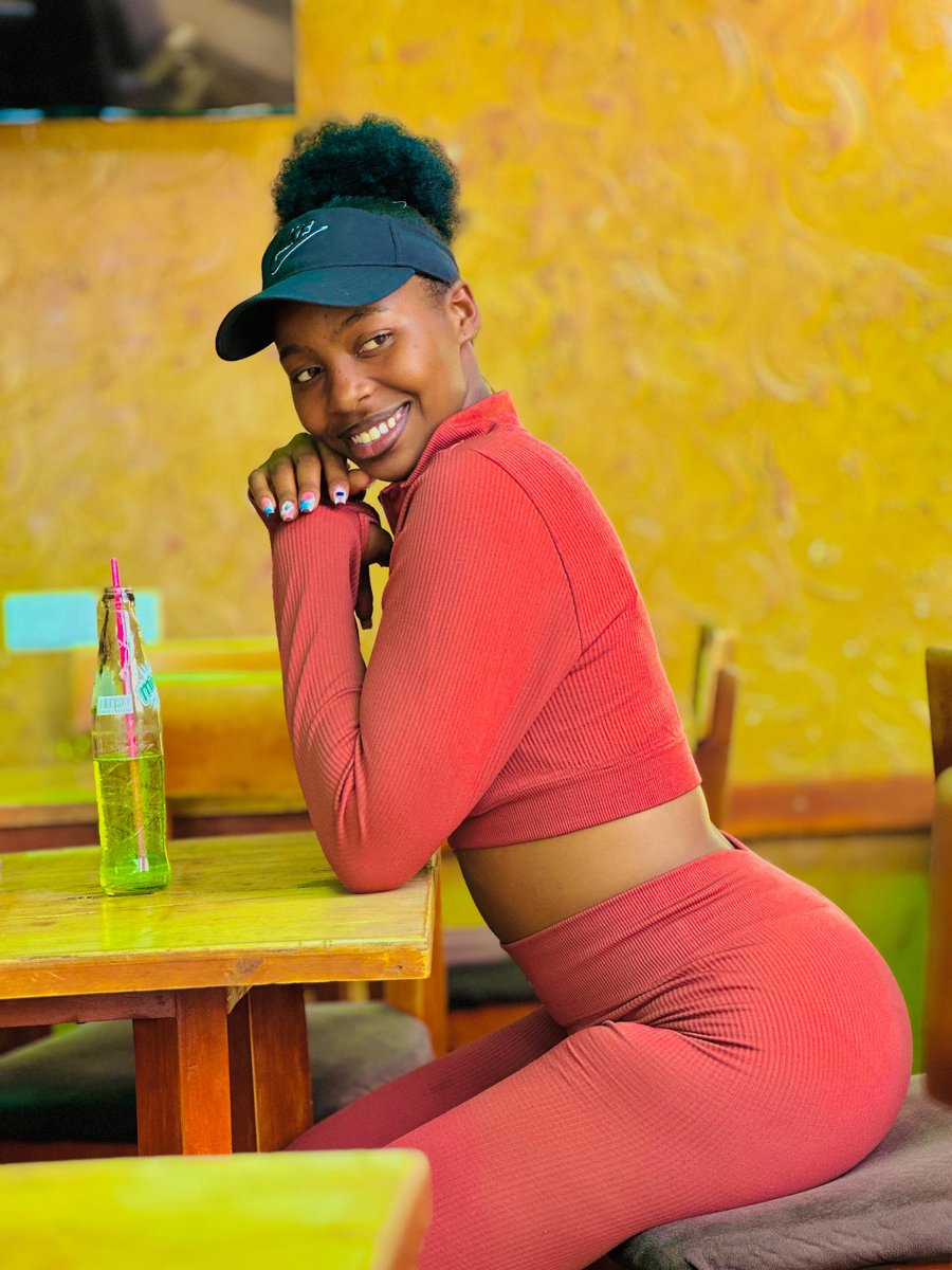 AnnaMirabae's tweet photo. what do you know about banyankore ladies 😋 https://t.co/L0qR8wOPNb