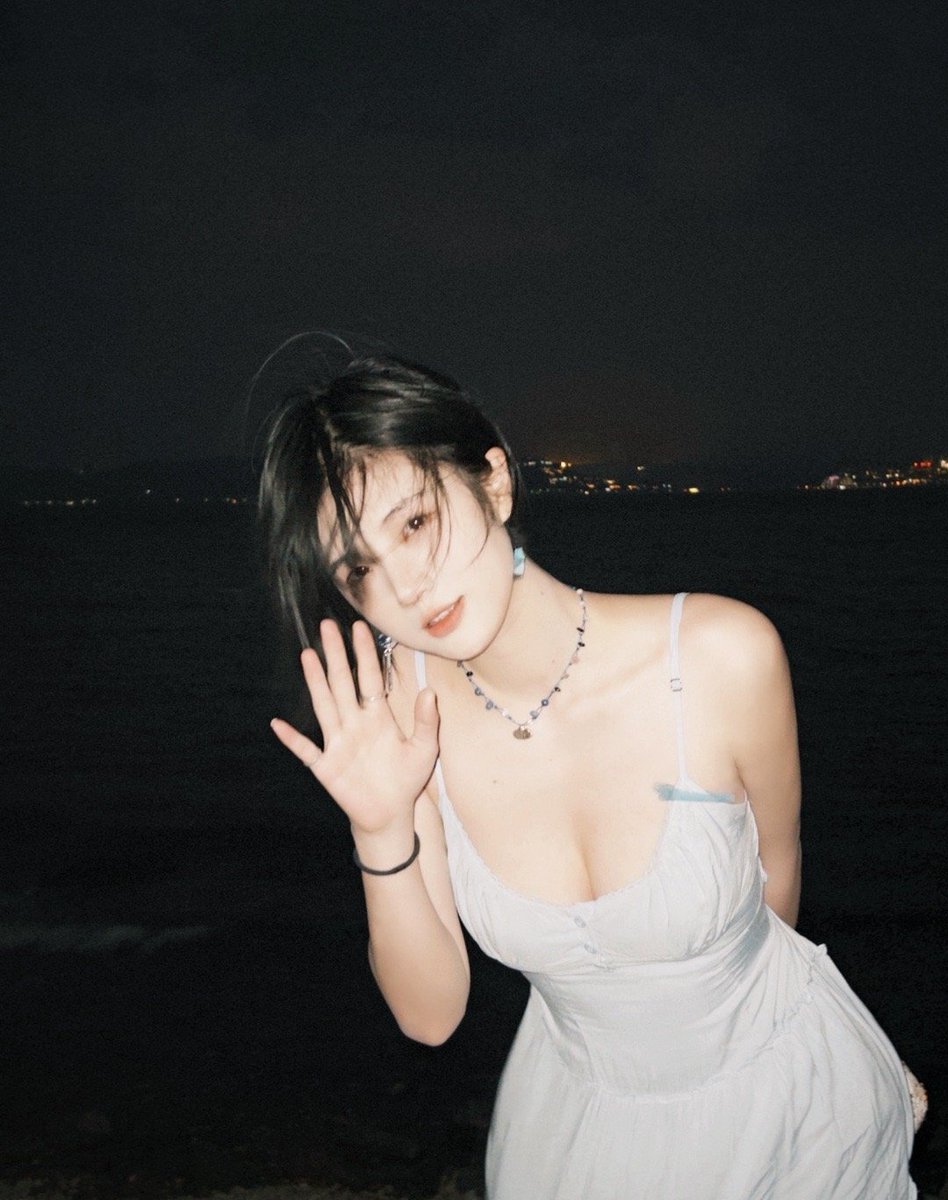 dyannexc's tweet image. — 05 | 2025

♡ · Mr. Kitty

The ashes fall slowly.  ♪

#DsEBD