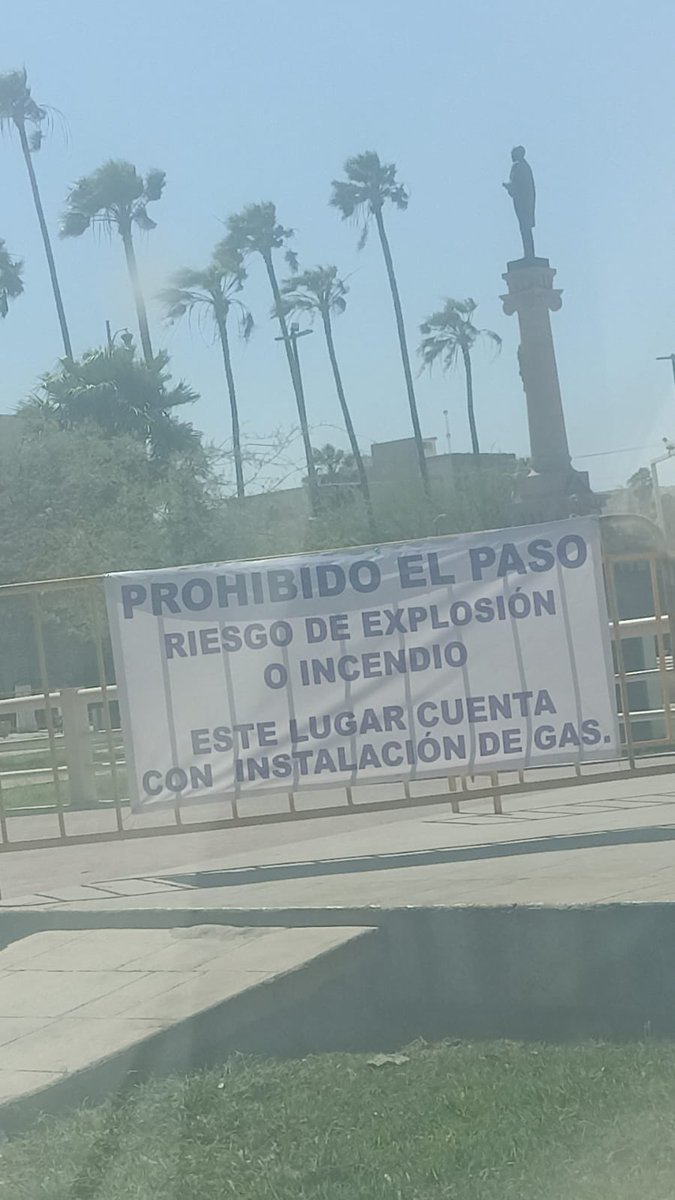 Hasta ahora sabemos que han puesto vallas para cerrar el área en el que está el monumento a Benito Juárez y han puesto esto, ¿nos puedes explicar <a href="/RomanCepeda/">Román Alberto Cepeda</a> por qué o qué medidas de Protección Civil? ¿O sólo es intencional para poner en riesgo a todas? <a href="/MunicipioTRC/">Municipio de Torreón</a> #Marcha8M