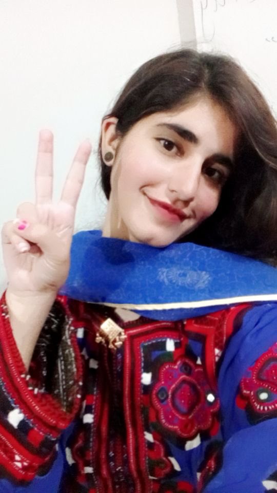 منیر شیدائیں مرگانء'تئی ھلکء امانت گوں
ھتم ماں بانزلاں پیتکگ کپوتاں دل گیابیناں
منیر 

او ماہلو، مئے ماہلو ❤️ 

#WomensDay