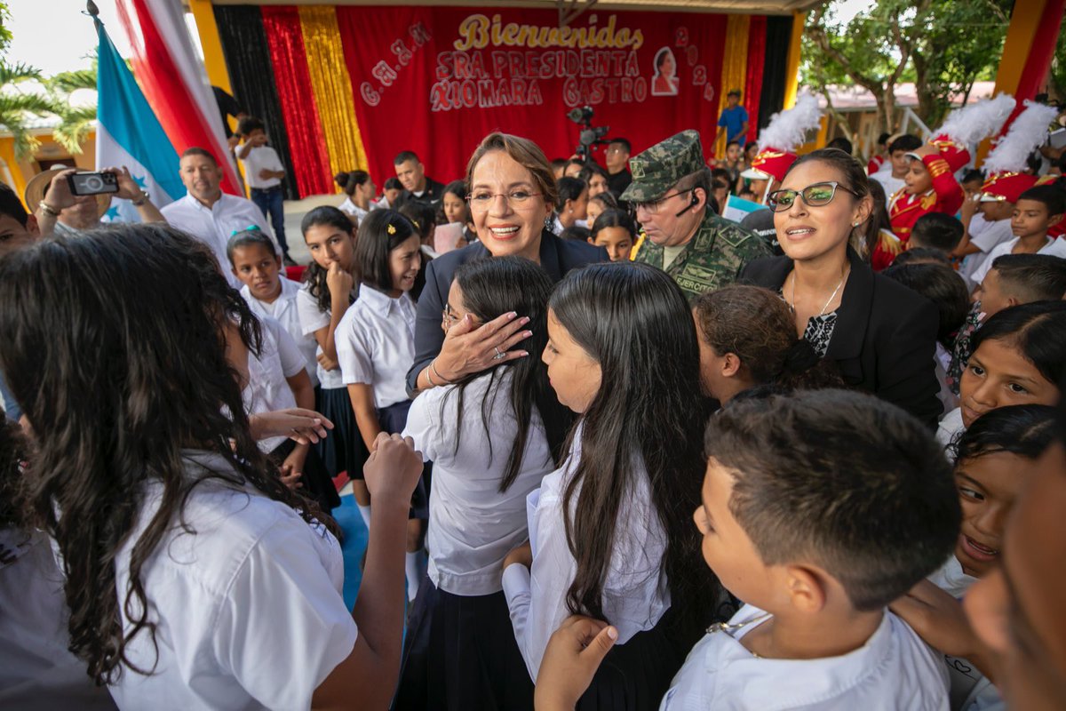 Somos el corazón de nuestras comunidades, el alma de nuestras familias, la fuerza de nuestras naciones. Mujeres que resisten, que luchan, honramos su valentía.  Las mujeres continuaremos construyendo los cambios en Honduras.  #DiaInternacionalDeLasMujeres