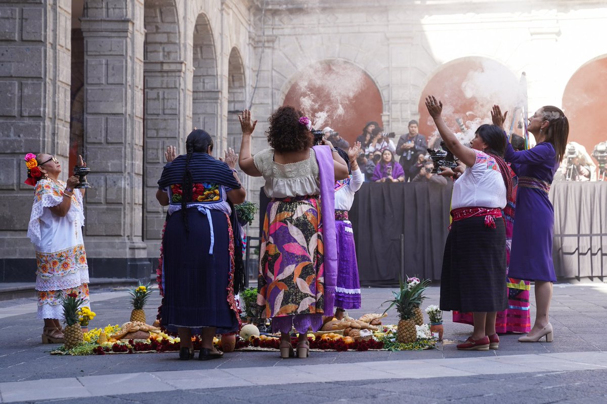 Este #8M acompañamos a nuestra presidenta <a href="/Claudiashein/">Claudia Sheinbaum Pardo</a> en la conmemoración del #DíaInternacionalDeLaMujer. Presidenta Claudia Sheinbaum, agradezco su confianza, mi gratitud por hacer de este 2025 el Año de la Mujer Indígena; sin duda, su ejemplo inspira. Continuemos avanzando