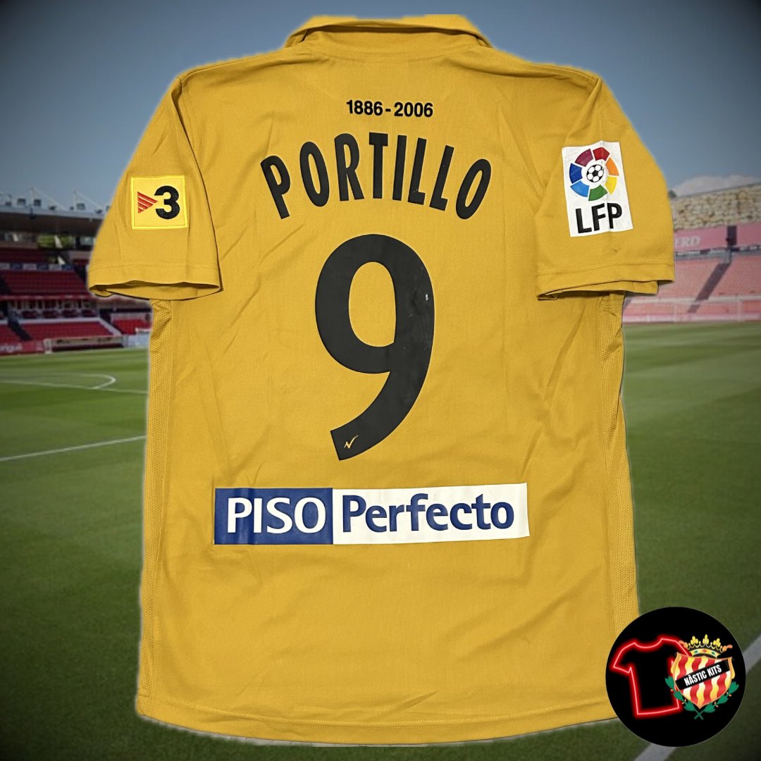nastickits's tweet photo. Segona equipació Temp. 2006/2007

#matchworm de Javier Portillo

Javier Portillo García nascut el 30 de març del 1980 a Aranjuez, Madrid. Ex-jugador de l'Osasuna, Hèrcules, Las Palmas, Fiorentina, Brujas… https://t.co/MKzoU5GXIc