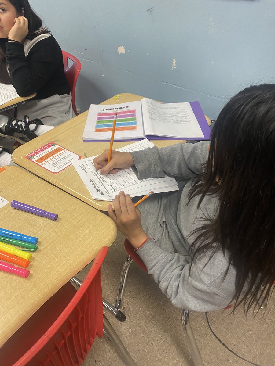 innov8educator's tweet photo. It was a fantastic Friday @PaulRevereMS !! ECRβs in progress! My students will achieve! Letβs get it Patriots! You CAN and you WILL excel!π #6thgradeELA #makingexcellenceahabit https://t.co/1nJbtG62fz