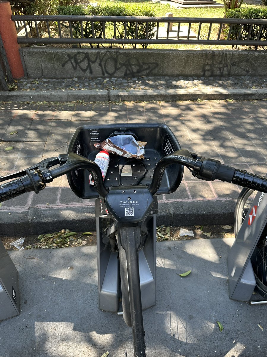 ricardo lozano (@ricardocitrico) on Twitter photo No me voy a cansar de denunciar las condiciones de <a href="/ecobici/">ECOBICI CDMX</a>, es terrible es el estado del mejor transporte de la CDMX, por favor <a href="/LaSEMOVI/">Secretaría de Movilidad CDMX</a> <a href="/ClaraBrugadaM/">Clara Brugada Molina</a> <a href="/GobCDMX/">Gobierno de la Ciudad de México</a>, el secretario de movilidad fantasma, <a href="/SOBSECDMX/">Secretaría de Obras y Servicios CDMX</a> <a href="/HSBC_MX/">HSBC México</a> <a href="/ExpansionMx/">Expansión</a> <a href="/BKT_bicipublica/">BKT bici pública</a> responsabilícense! No me voy a cansar de denunciar las condiciones de <a href="/ecobici/">ECOBICI CDMX</a>, es terrible es el estado del mejor transporte de la CDMX, por favor <a href="/LaSEMOVI/">Secretaría de Movilidad CDMX</a> <a href="/ClaraBrugadaM/">Clara Brugada Molina</a> <a href="/GobCDMX/">Gobierno de la Ciudad de México</a>, el secretario de movilidad fantasma, <a href="/SOBSECDMX/">Secretaría de Obras y Servicios CDMX</a> <a href="/HSBC_MX/">HSBC México</a> <a href="/ExpansionMx/">Expansión</a> <a href="/BKT_bicipublica/">BKT bici pública</a> responsabilícense!