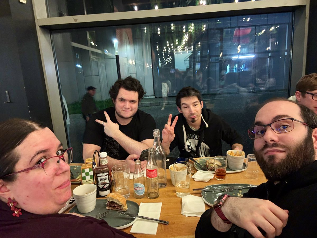 gtgabix's tweet photo. Hello tout le monde invité à un anniversaire la fine équipe d’époque et toujours vivant 😎 
@YTCreateurs @YouTubeGaming @PayouMorfot @ZoulmanShow https://t.co/3R489cZeyE