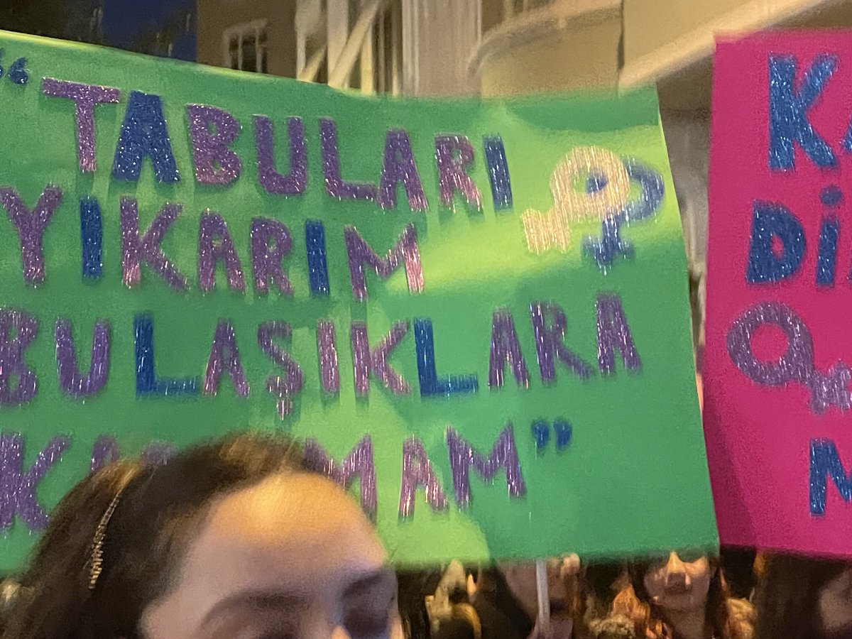 Tabuları yıkarım bulaşıklara karışmam.😊
#8martfeministgeceyürüyüşü