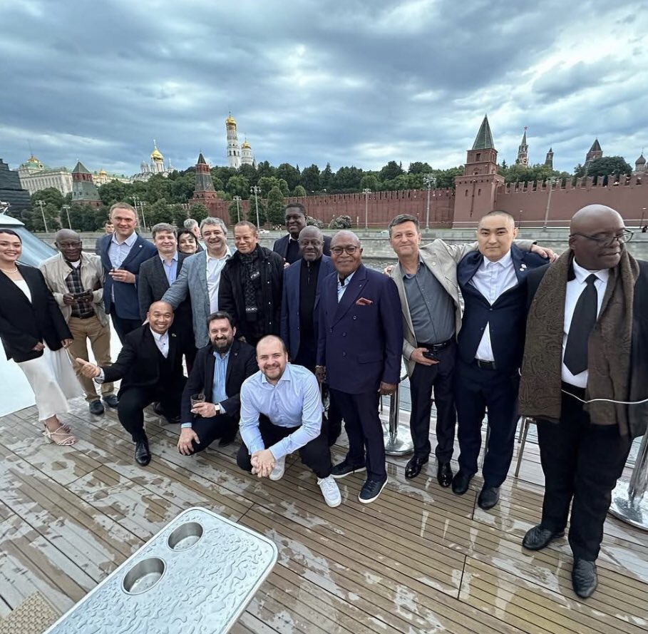 lilly9320's tweet photo. Russia 🇷🇺 Moscow dinner 🥘 of the Grand Master before the Assembly of Grand Lodge of Russia 

#AIart #JHOPE #LCDLFAlIStars #ViratKohli #WomensDay2025 https://t.co/6XsoeZzGXC