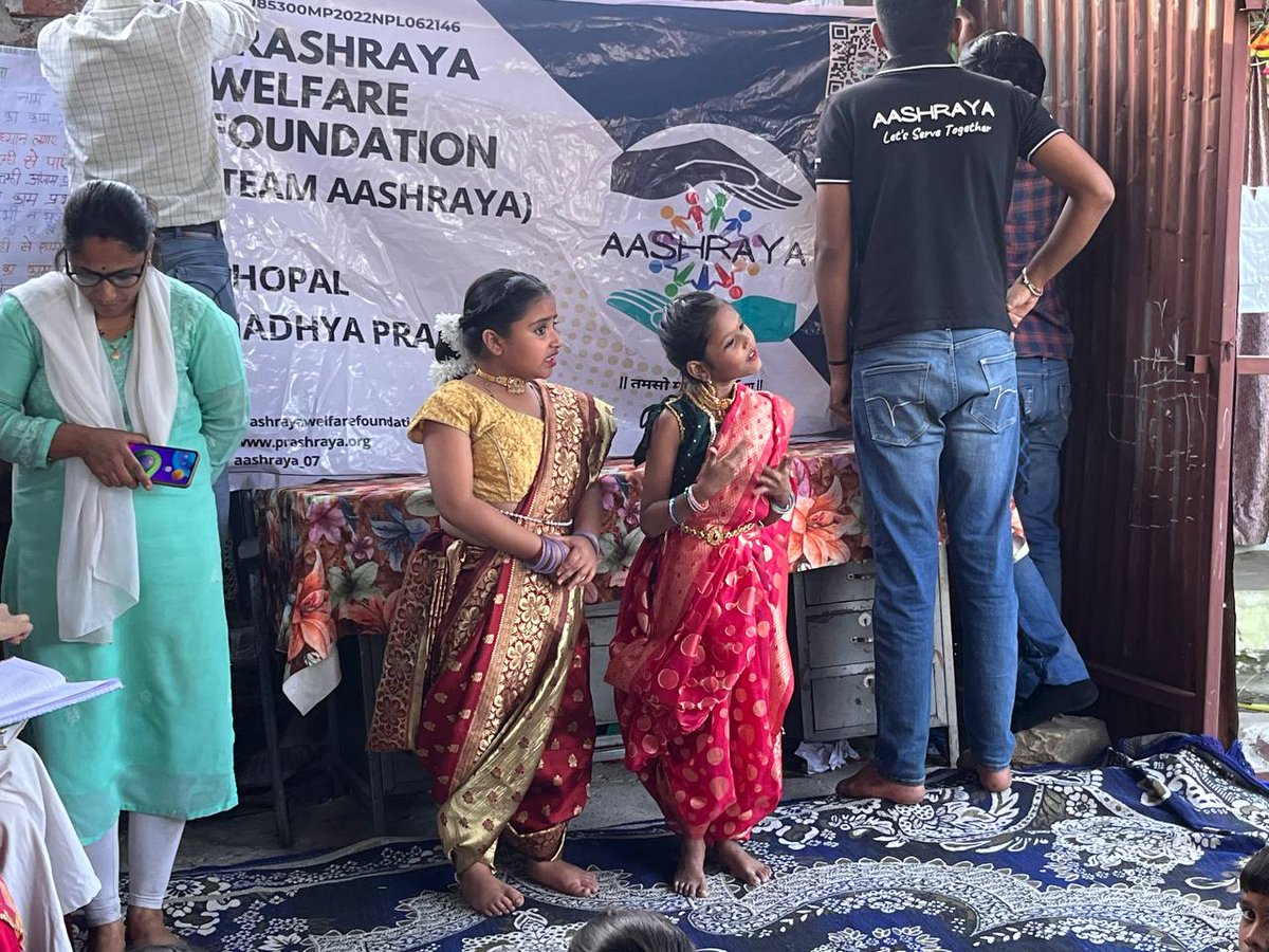 TeamAashraya's tweet photo. 📍RajeevNagar Basera,Bhopal

Under #ShaktiWeek 4.0,we conducted a #MHAP🌸 on Women's Day,educating slum women about menstrual health,hygiene &amp; breaking taboos. 🩸
A huge shoutout to our volunteers for making this session impactful!🤝🏻

#MenstrualHygiene #CommunityAwareness https://t.co/h8RGvKJB1g