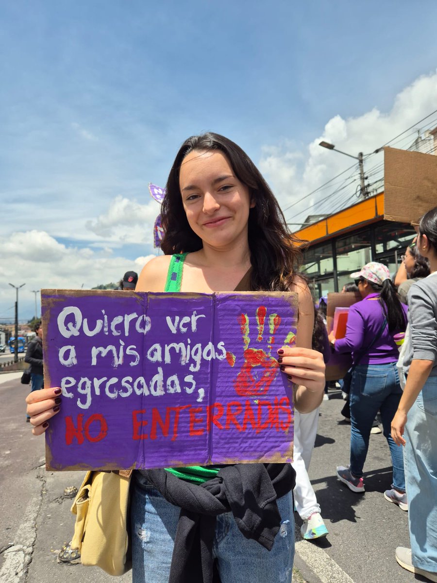 DLatitudes's tweet photo. Vamos a Quito, Ecuador. Ahí la Marcha del 8M da comienzo en el Parque el Arbolito y avanza hasta el Centro Histórico de la ciudad.

📸 Ángela Lascano https://t.co/Esy7Q0d7X4