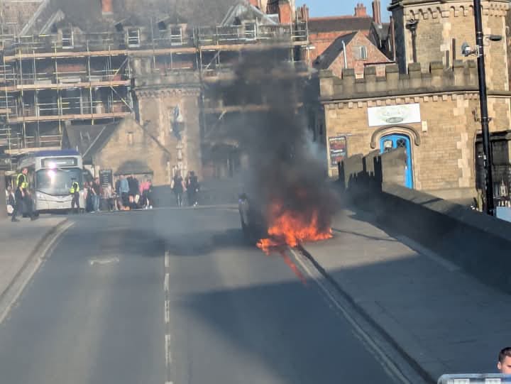 City of York Council (@cityofyork) on Twitter photo 🚨 Our Highways Team are onsite assisting <a href="/NYorksPolice/">North Yorkshire Police</a> & <a href="/NorthYorksFire/">North Yorkshire Fire & Rescue Service</a> after a car caught fire on Lendal Bridge #York this afternoon. The bridge is currently closed to vehicles and pedestrians. We will update once the bridge is reopened. 🚨 Our Highways Team are onsite assisting <a href="/NYorksPolice/">North Yorkshire Police</a> & <a href="/NorthYorksFire/">North Yorkshire Fire & Rescue Service</a> after a car caught fire on Lendal Bridge #York this afternoon. The bridge is currently closed to vehicles and pedestrians. We will update once the bridge is reopened.