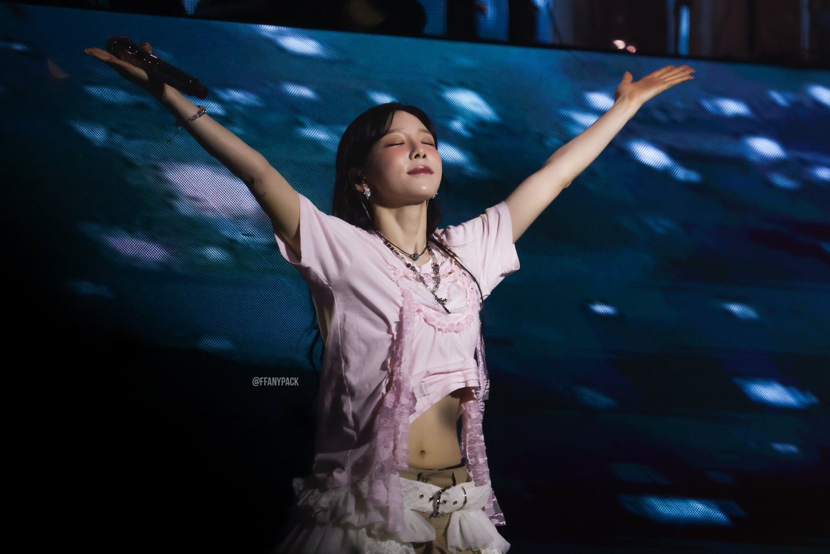 ffanypack's tweet image. 태연옹니 생일 축하해요~ 🎂 

#HappyTAEYEONDay
#TAEYEON #태연
#GirlsGeneration #소녀시대
#올해_탱구생일엔_콘서트
#TheTENSE #TAEYEON_TheTENSE