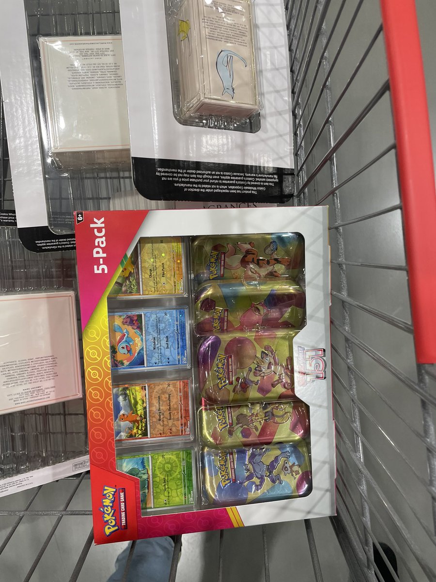 Puesyanomas1's tweet photo. @redlands_ie_tcg  highland costco limit 2 per person still a full pallet left not sure if they’re still handing out slips https://t.co/xGA1kI9gwG