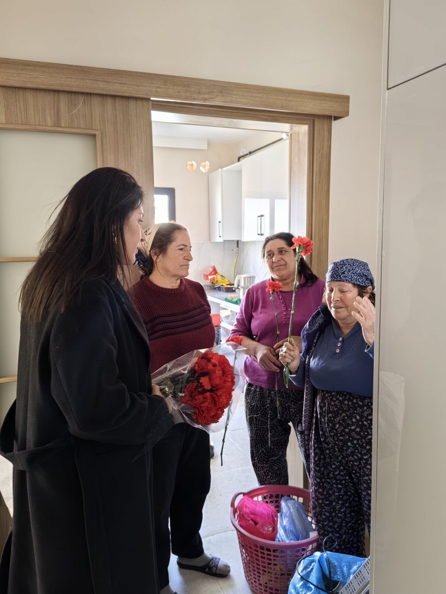 Aasliarik's tweet photo. Sevgisiyle hayata anlam katan, emeğiyle geleceği şekillendiren, dokunduğu her yeri renklendiren kadınlarımızın 8 Mart Dünya Kadınlar Günü kutlu olsun.
@EmlakYonetim https://t.co/6i15iJtrhq