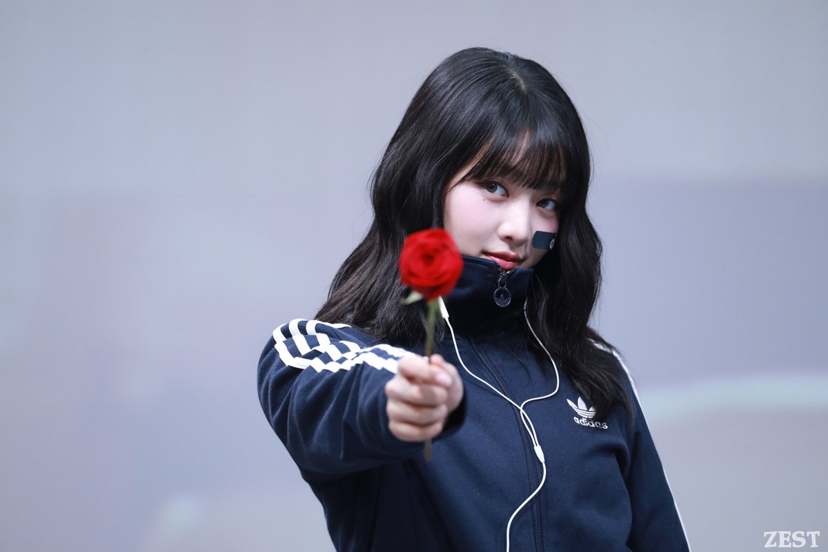 ZE5T_'s tweet photo. 250308 민니 위드뮤 대면

일짱이 고백하는 방법🌹 https://t.co/97C6rZJXRC