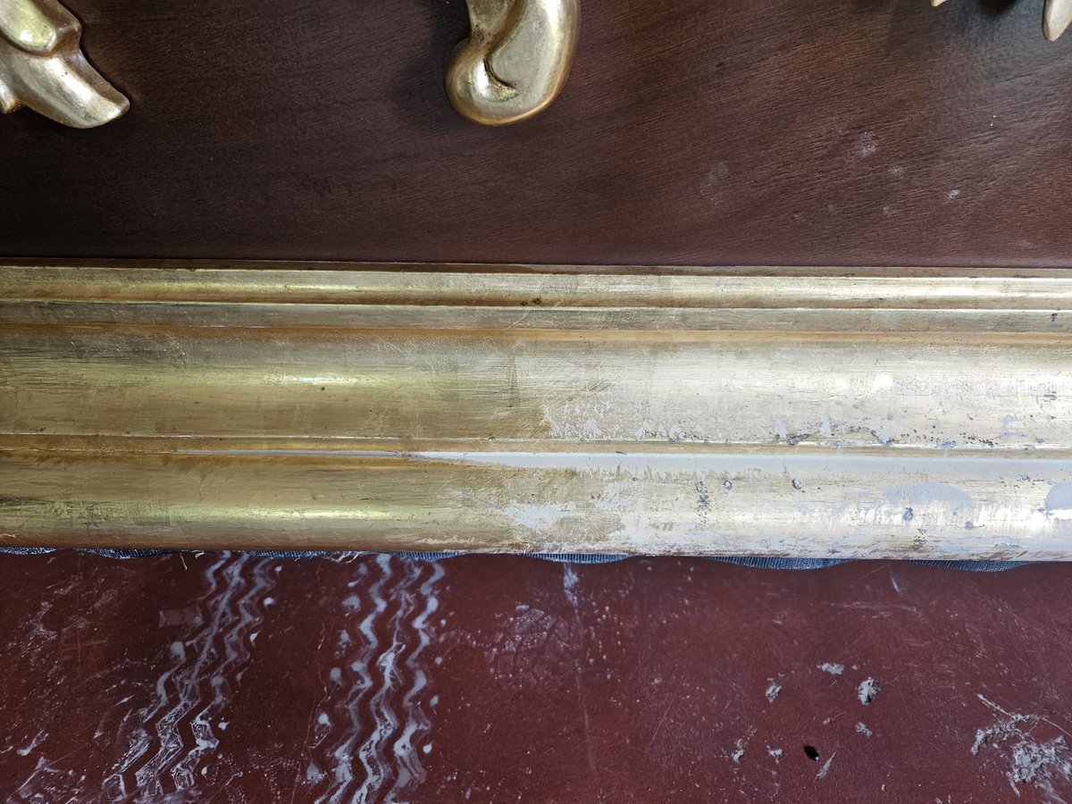 Después de las intensas lluvias de estos últimos días hoy nos hemos acercado a la nave del Paso Encarnado para ver la situación en la que se encuentra el trono de la Virgen de la Soledad, afortunadamanete los daños son menores. Muchísimas gracias al Paso Encarnado por su cuidado.