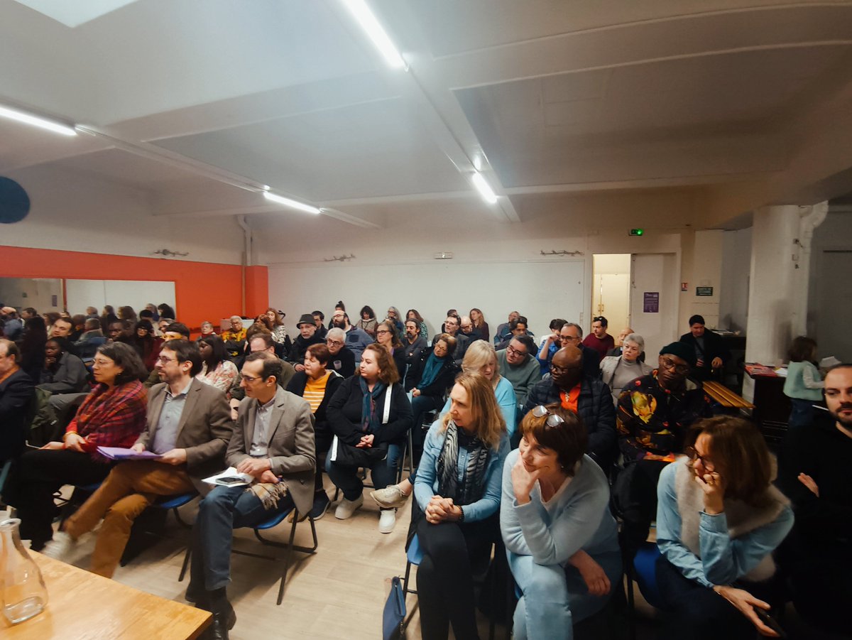 En ce #8mars Journée Internationale des Droits des Femmes, on continue la lutte contre toutes les formes d'oppression pour une égalité toujours plus totale et réelle ✊
En table-ronde organisée par <a href="/GSiryHouari/">Gabrielle Siry-Houari</a> et en manifestation à #République avec <a href="/RemiFeraud/">Rémi Féraud</a> 🌹
📷<a href="/mdelmestre/">Mathieu Delmestre</a>