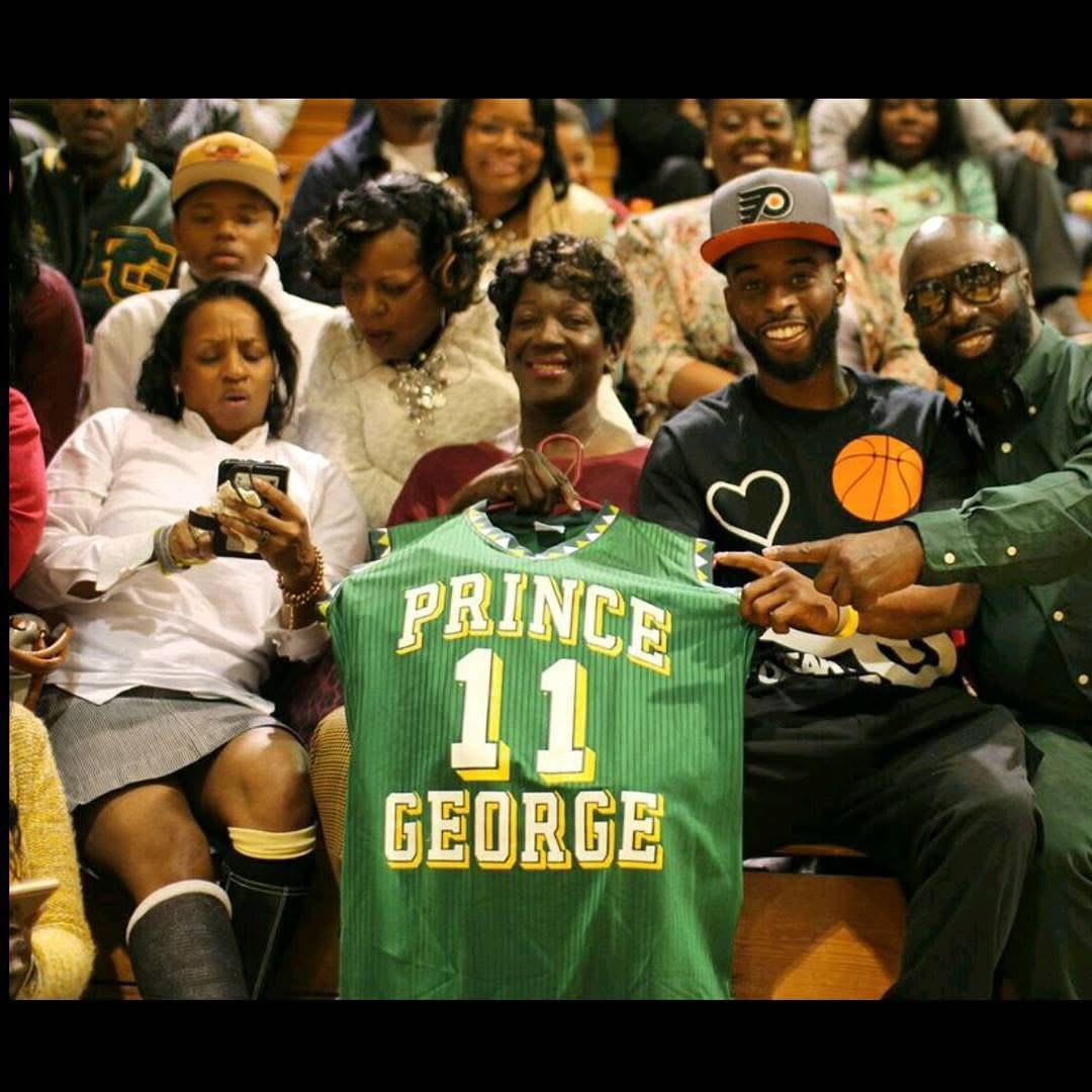 Bmoorelikeme85's tweet photo. Woke up missing my nigga this morning. Malik you still and forever will be that nigga. The only nigga who gave me fits on the court on a regular. I’m thankful @DaveEast continues to keep your legacy alive. FREAKYYYYYYYYYYYY I miss you boy! 🕊️ 💙 #Phillylegend #Freaky #MalikCarter