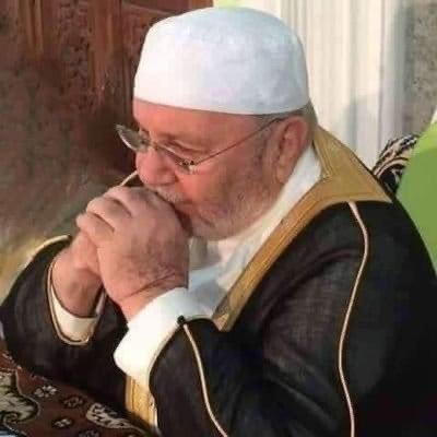 يقول الدكتور راتب النابلسي : 

توقفت كثيرًا جدا في سورة يس فوجدت فيها أمرًا ربما لا نلتفت إليه كثيرًا ترتبط سورة يس بالموت غالبًا ما تجد أهل المتوفي يعكفون على قراءة سورة يس يوم الوفاة لعل الله ينفع بها الميت والأوفياء منهم يواظبون عليها عدة أيام بعد وفاة عزيز عليهم
لكني التفتت