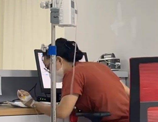 Pawangmagang's tweet photo. @tanyarlfes Boss : belum meninggal kan? https://t.co/VhWmvTZMHK