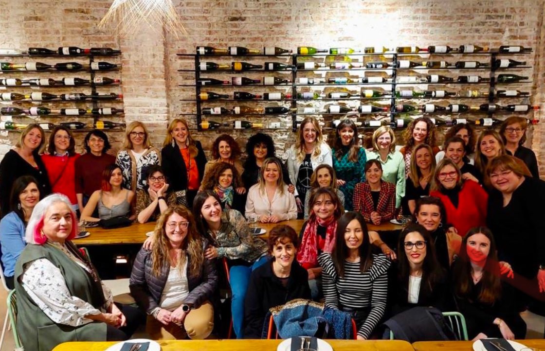 Anna Brunsó ツ (@abrunso) on Twitter photo El mateix et dic <a href="/RooDolors/">Dolors Roo Garcia</a> 💜. Em faig meu el teu missatge i us poso a totes com a referents i amigues meves <a href="/begea/">selvie dewi citra</a> <a href="/AstridDesset/">Astrid Desset🎗</a> <a href="/mdaling/">Martijn Daling</a> <a href="/lorentemm/">Magda Lorente</a> <a href="/albalos21/">Dolors Caceres Alba</a> <a href="/lsunyol/">Laura Sunyol Bert</a>
#MiReferenteMSP <a href="/MujeresSP/">Mujeres en el Sector Público</a>
I hi sumem a totes les companyes de #MSP que son inspiració constant 😍. El mateix et dic <a href="/RooDolors/">Dolors Roo Garcia</a> 💜. Em faig meu el teu missatge i us poso a totes com a referents i amigues meves <a href="/begea/">selvie dewi citra</a> <a href="/AstridDesset/">Astrid Desset🎗</a> <a href="/mdaling/">Martijn Daling</a> <a href="/lorentemm/">Magda Lorente</a> <a href="/albalos21/">Dolors Caceres Alba</a> <a href="/lsunyol/">Laura Sunyol Bert</a>
#MiReferenteMSP <a href="/MujeresSP/">Mujeres en el Sector Público</a>
I hi sumem a totes les companyes de #MSP que son inspiració constant 😍.