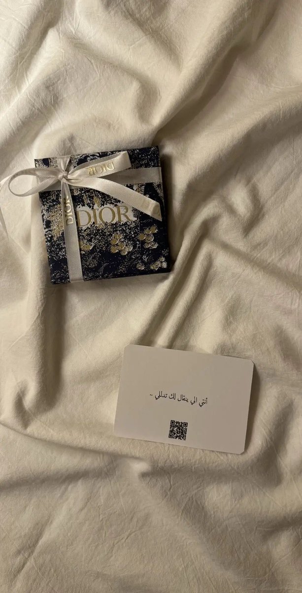ما اعرف بتفهموني ولا لا بس احساس انك لابس سلسال من شخص تحبه كفيل بأنه يحسسك انه معاك وانك حاسس بالأمان