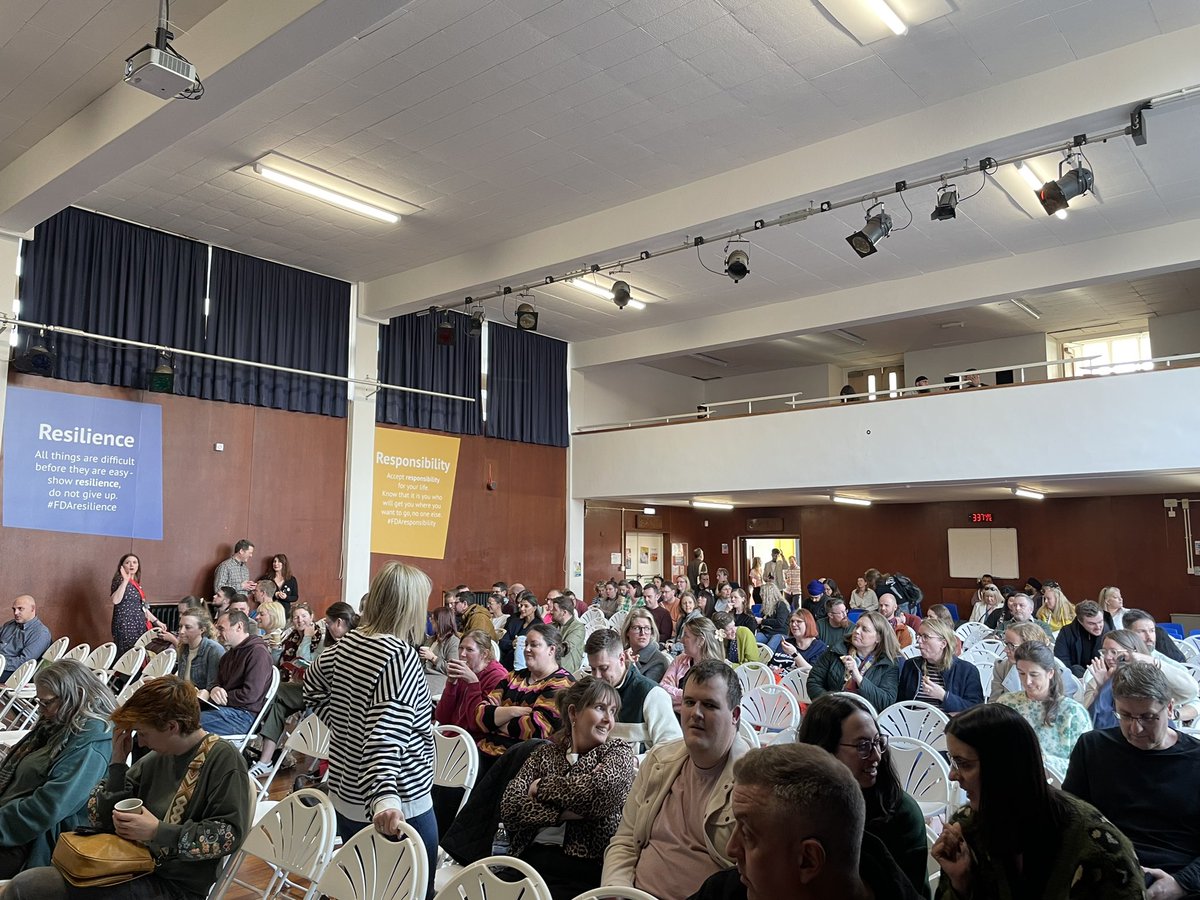 GATHERING FOR THE FINAL SESSION OF THE DAY AT #rEDBRUM