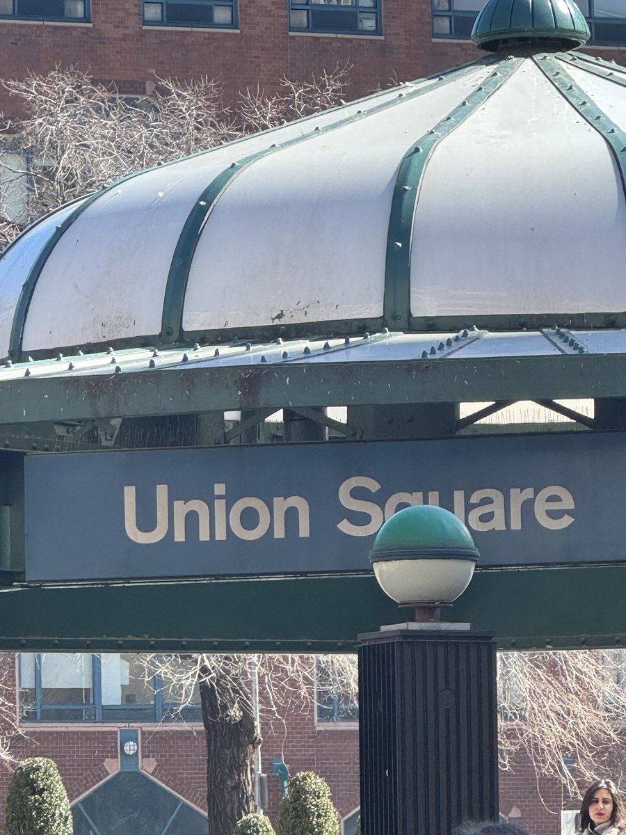 LockedUpSports's tweet image. Locked Up Loot 🚨
We’re hiding Mets gear tickets, and memorabilia in random locations and the first person to find it keeps it!! 
Recognize this place? Be the first to find it and it’s yours Dont forget to post a picture of you with the loot
#LockedUpSports #LUL #LGM #freestuff