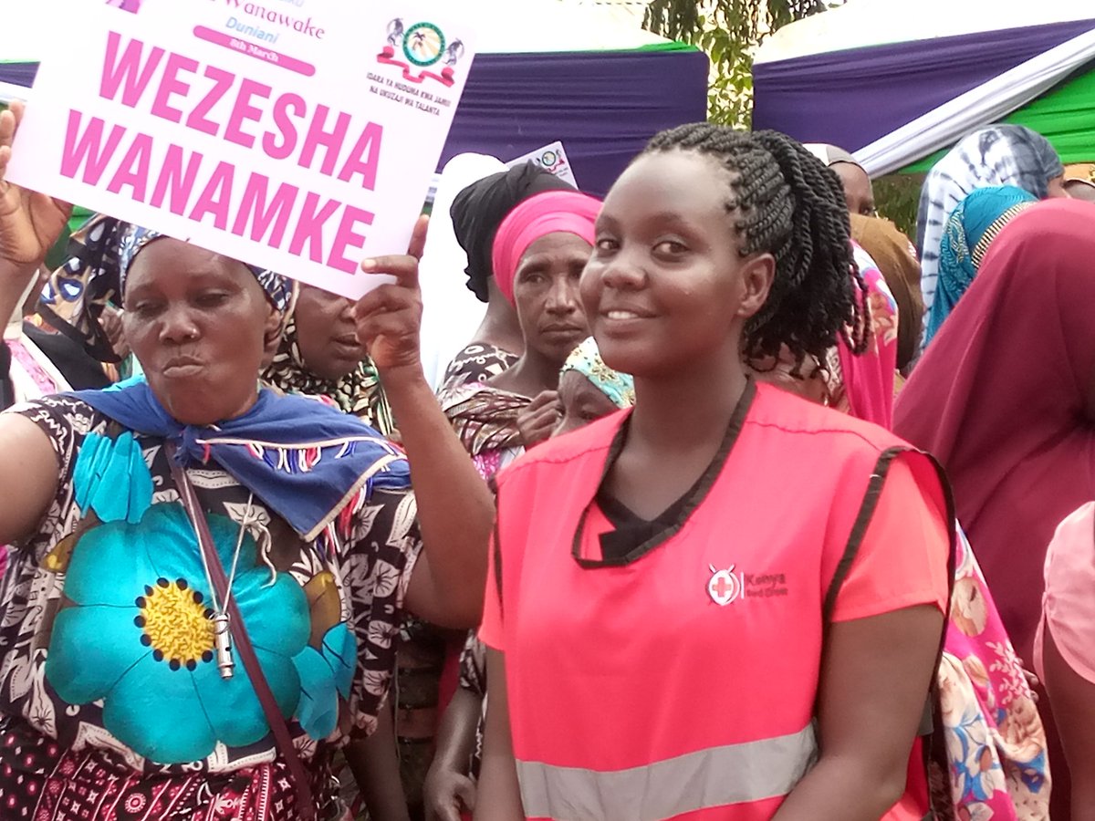 RedcrossKwale's tweet photo. Shirika la msalaba mwekundu tawi la kaunti ya Kwale limejiunga na wakenya wengine kusherehekea siku ya kina mama ulimwenguni "International Women's day" iliyoandaliwa mjini Kinango.

Maafisa wa msalaba mwekundu wamekuwa mstari wa mbele kukaribisha wageni tofautitofauti (ushering) https://t.co/vUg5uV98ru