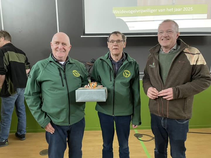Prijs <a href="/LandschapOV/">Landschap Overijssel</a> voor onze vrijwilligers Theo en Harry uit Geesteren. Super trots! Wat een prachtig gebaar! Zie video youtu.be/qtdEJfxY01A?si… via <a href="/YouTube/">YouTube</a>