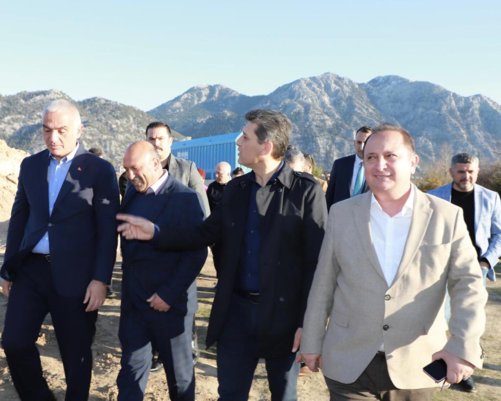OzgurOzbek07's tweet photo. Turizm Bakanımız Sayın Mehmet Ersoy
Il Başkanımız Ali Çetin ile
Ibradı Programı
#ibradi #akseki https://t.co/YyyzbsPtrU