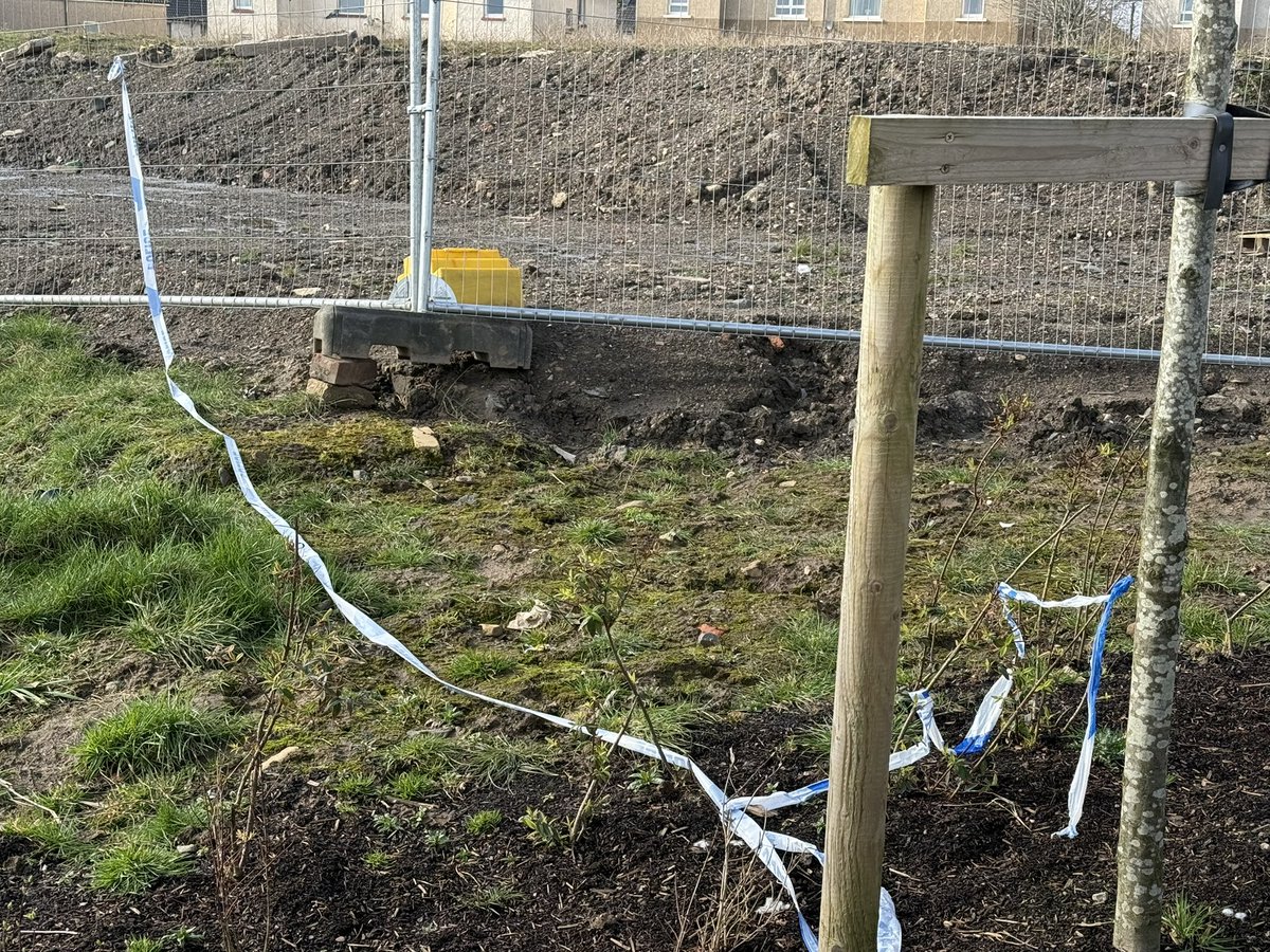 EMacintosh's tweet photo. @PSOSGreaterGlas We really appreciate the work of the police however quite frustrating when they don’t clear away police tape. Trying to keep our local community &amp; parks clear of litter. https://t.co/vEELYCbfzd