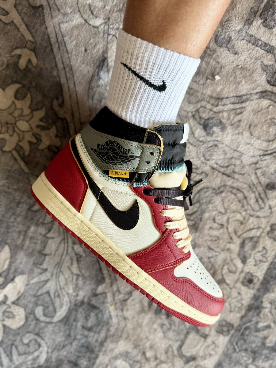 AyoStfuSon's tweet photo. LA, yah got another one with this one. ⛽️🔥😏. #wdywt #onfoot #jordan1 #unionLA #UNIONLOSANGELES #nike #jumpman #jordan #jordan1union #yoursneakersaredope #wearyourshoes #heatonfeet #complexkicks https://t.co/n5dkqO7LCP