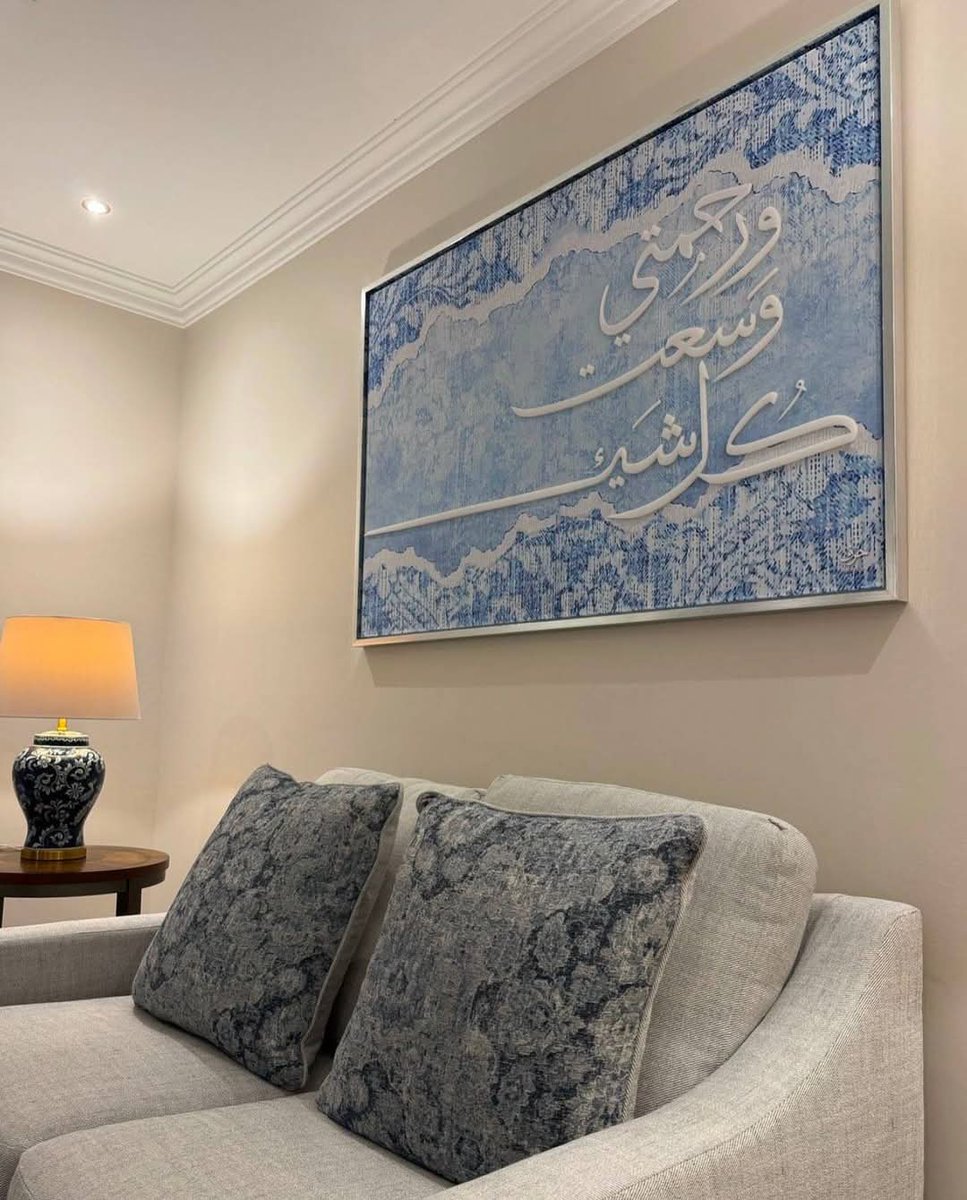 اللوحة 10/10 
الخط 10/10
الديكور 10/10
الألوان 10/10