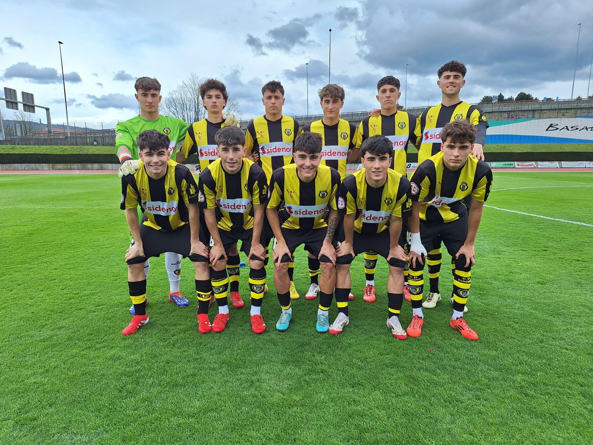 AthleticClub's tweet photo. CANTERA I Sexto triunfo consecutivo de nuestro filial gualdinegro. Victoria en el encuentro disputado en Artunduaga para ponerse líder de la Tercera Federación. 

@cdbasconia 3⃣-0⃣ @PasaiaKEoficial 
⚽️ Peciña (x2), Goñi 

#AthleticLezama 🦁 https://t.co/9gjwnv4bgj