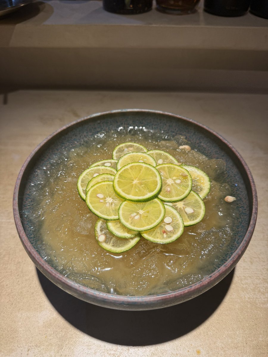 katahabachan123's tweet photo. 虎ノ門　アジョシ
冷麺の概念が覆される冷麺。麺のモチモチ具合とすだちの香りが爽やかで優勝。塩で食べる冷麺はめちゃくちゃ絶品。韓国風鍋とポッサムも本当に美味しいので絶対に食べてほしい。ポッサム過去一だった。 https://t.co/Tg0g489f5v