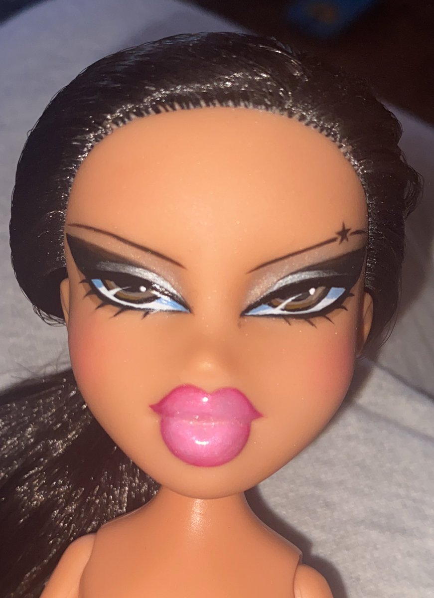 BerriesDolls's tweet photo. BRATZ REPAINT FOR SALE
Bratz Kylie Jenner repaint. Comes with unarticulated body and no clothes or shoes
$50 (+shipping and mercari fees)
DM if you’re interested!
#bratzrepaint #dollsale #bratz https://t.co/eKIEH8Q2cl