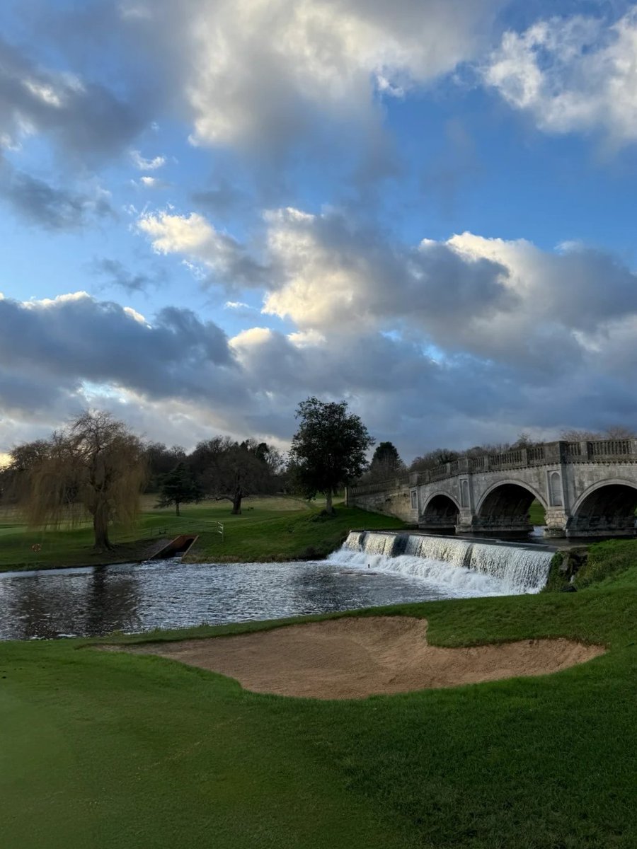 The weather in the UK is really nice, 🏌️⛳️ of course I go out with my friends