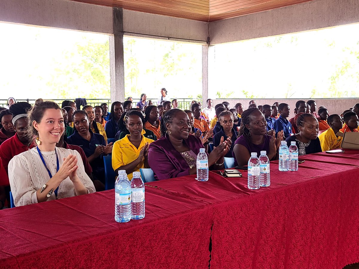 Association des professeurs de français en Ouganda tweet media